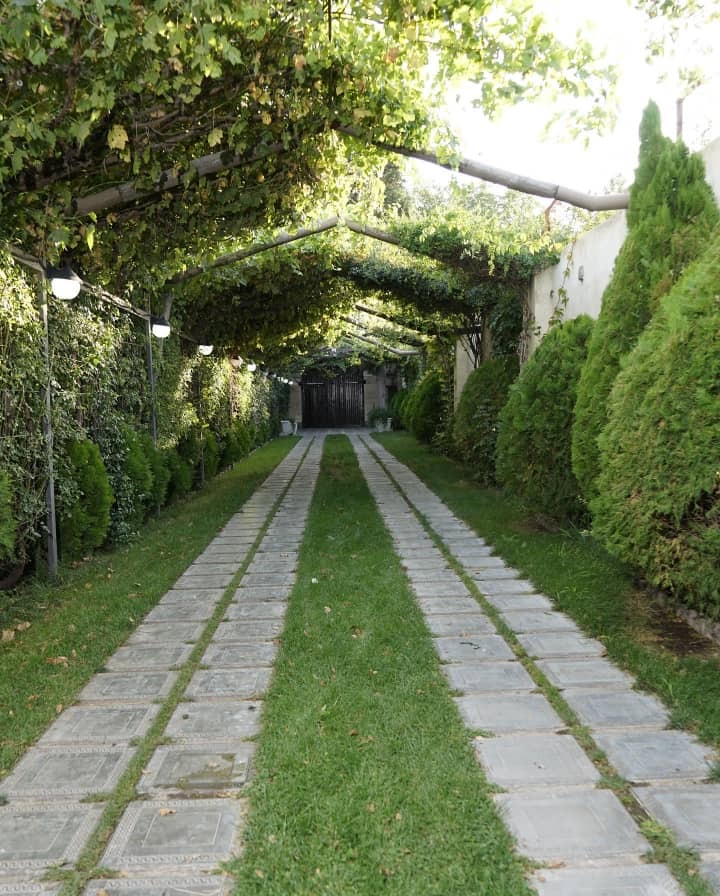خیابان ورودی باغ