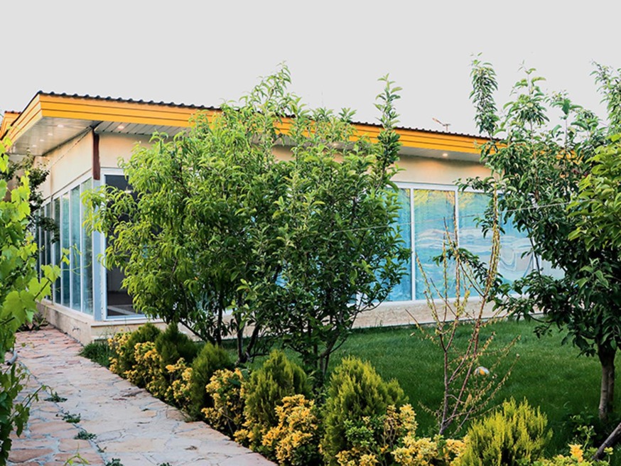 نمای بیرونی ساختمان استخر